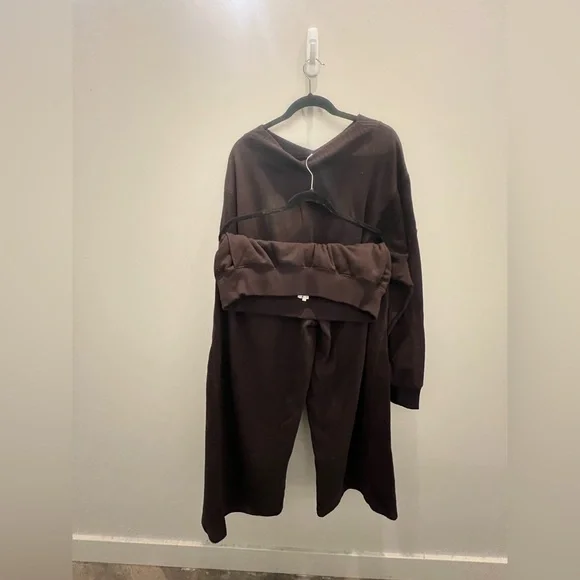 Aerie Après-Chill Sweatshirt and Trouser Set - Picture 7 of 7